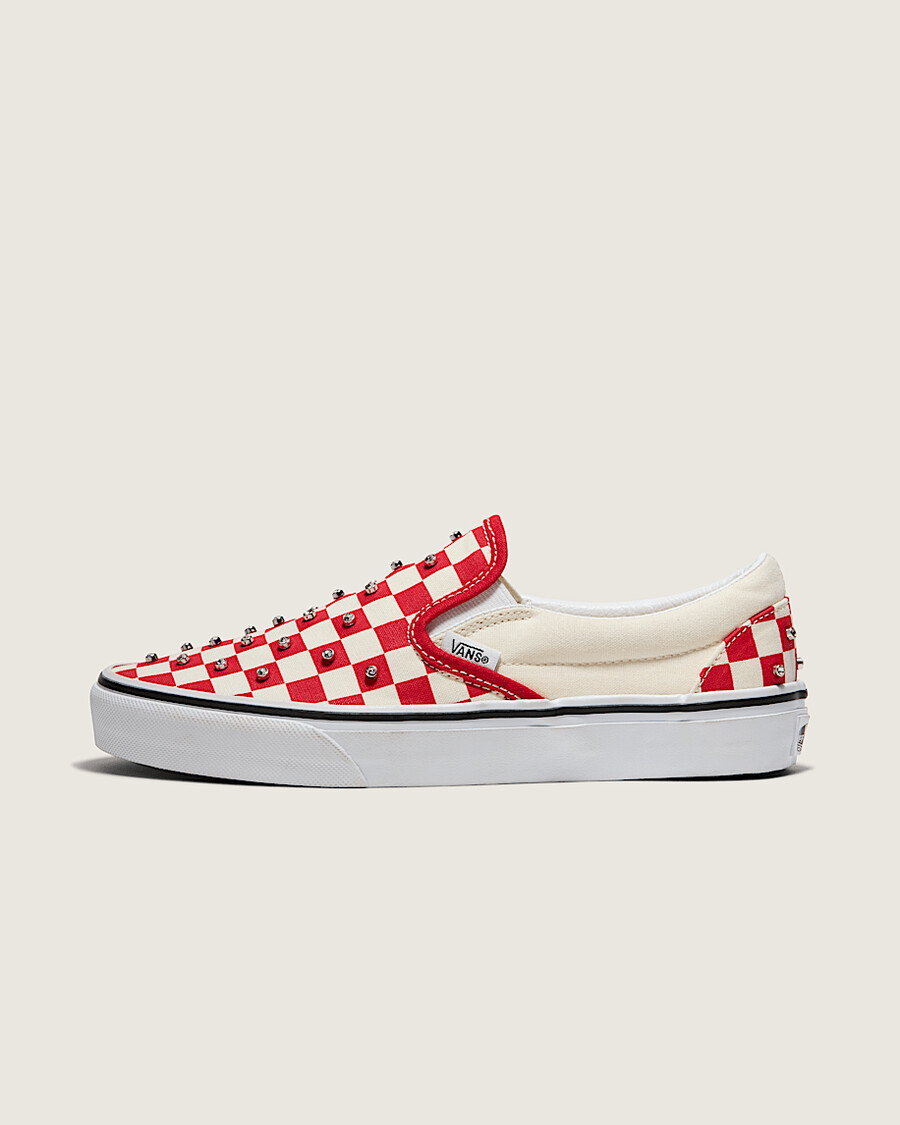 klassischer schlupfschuh mit schachbrettmuster