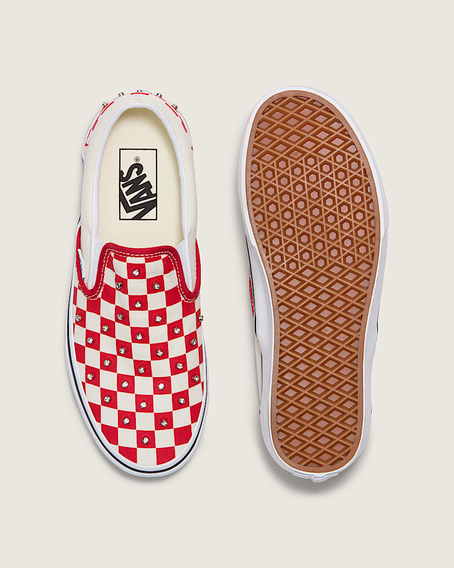 klassischer schlupfschuh mit schachbrettmuster