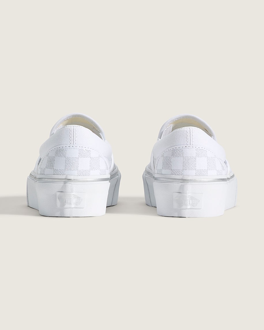 klassischer slip-on-plateau-schuh mit schachbrettmuster
