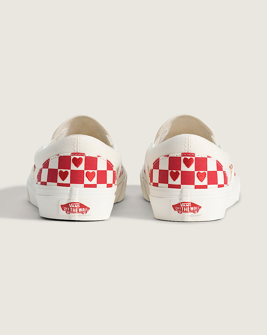 klassischer schlupfschuh mit schachbrettmuster