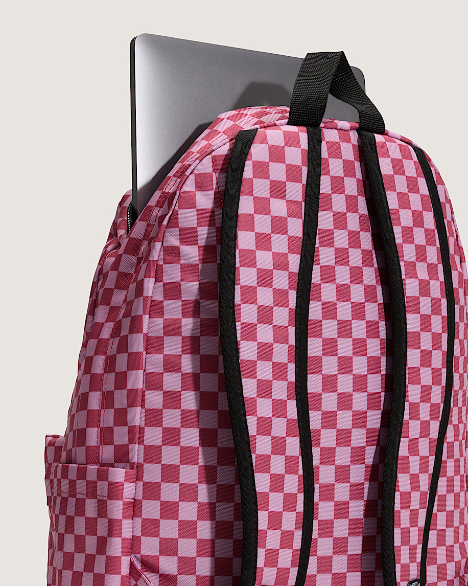 old-school-rucksack mit schachbrettmuster