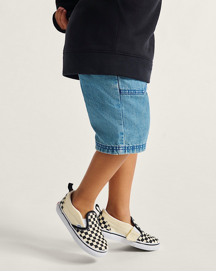 klassischer slip-on-schuh für kleinkinder mit v-förmigem schachbrettmuster